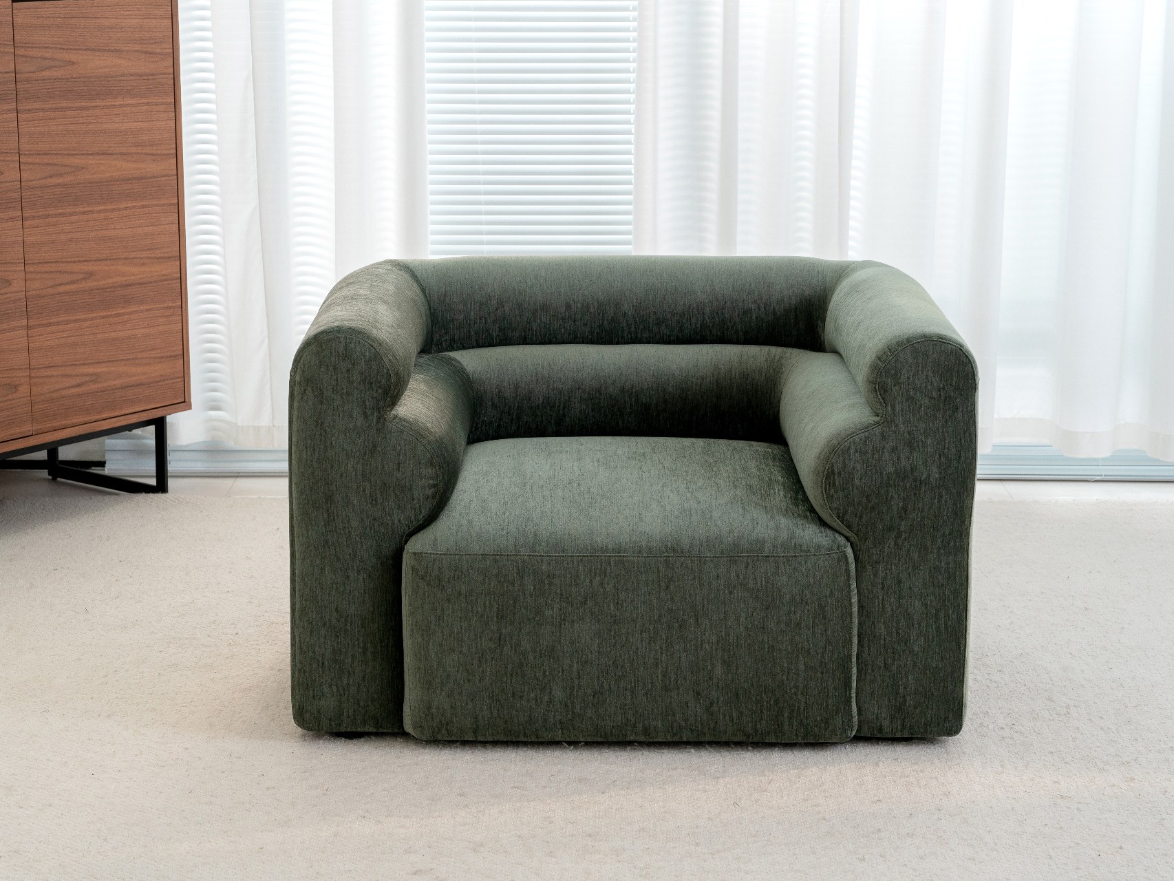 Roll-arm lounge chair