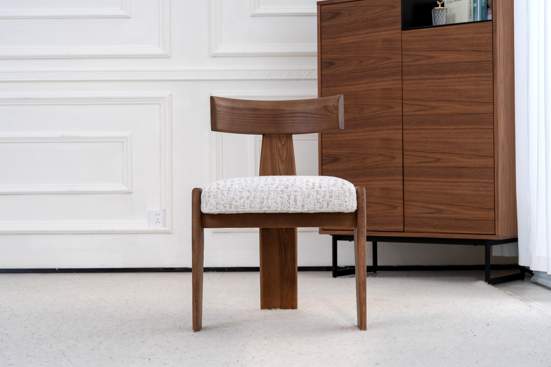 Sculpted T-back chair