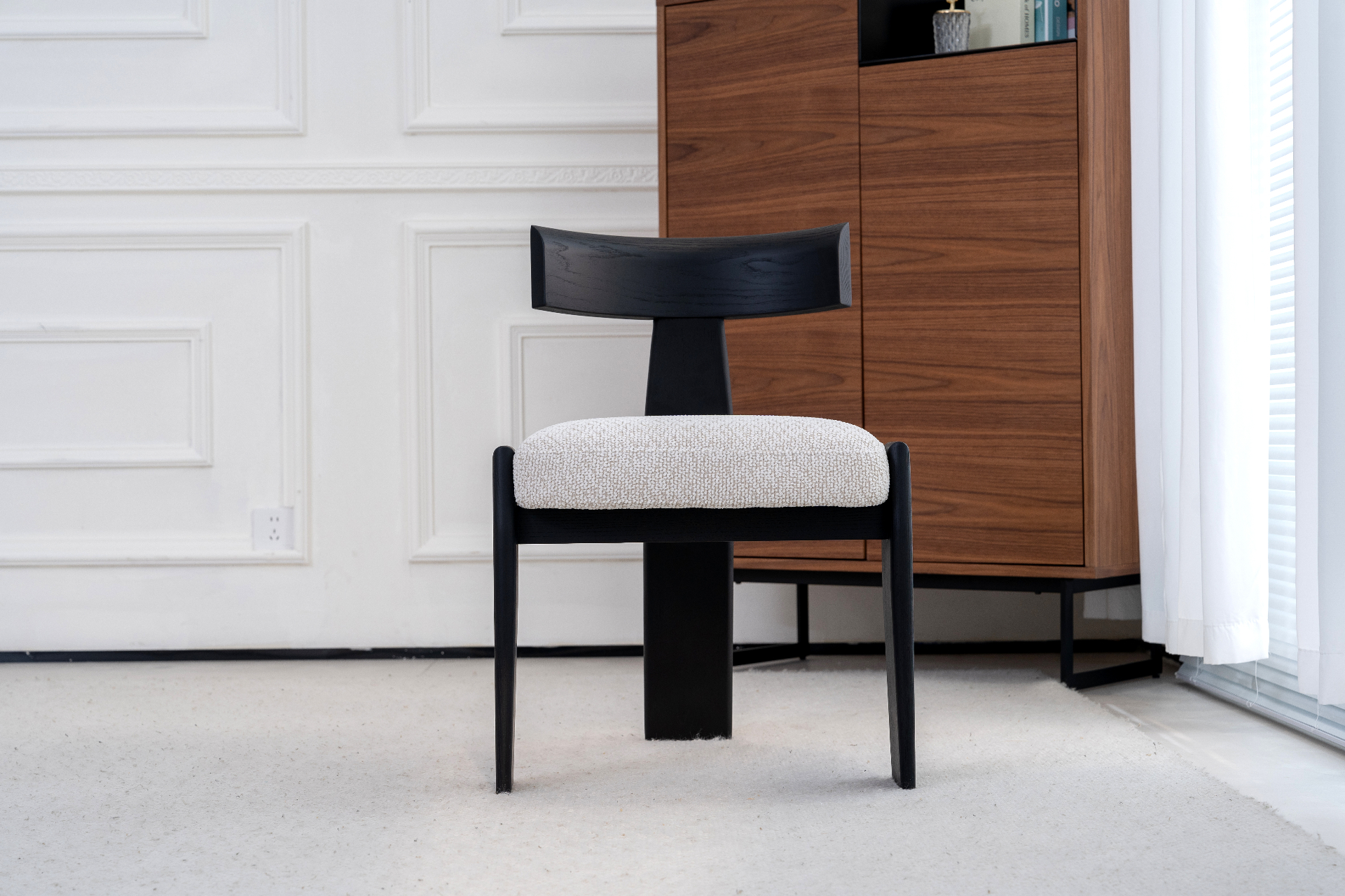 Sculpted T-back chair